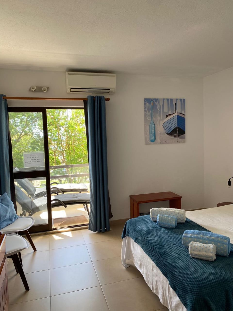 Bed, Bedroom, air conditioner