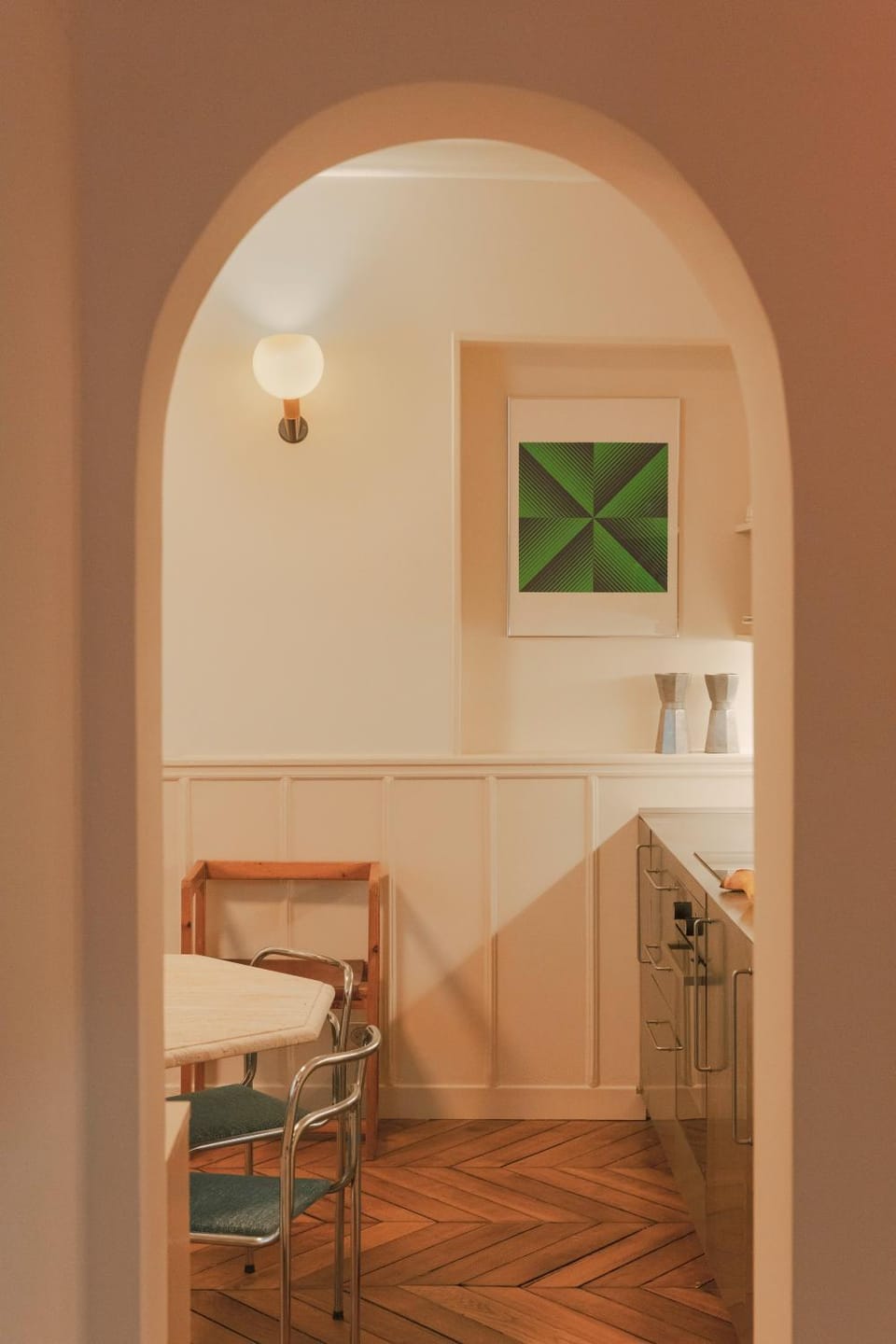Kitchen or kitchenette, Dining area