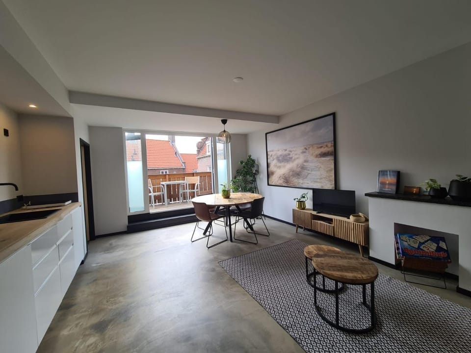 Balcony/Terrace, Kitchen or kitchenette, Dining area