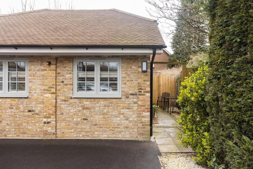 Peaceful Studio Flat with Patio and Dogs allowed Apartment in England
