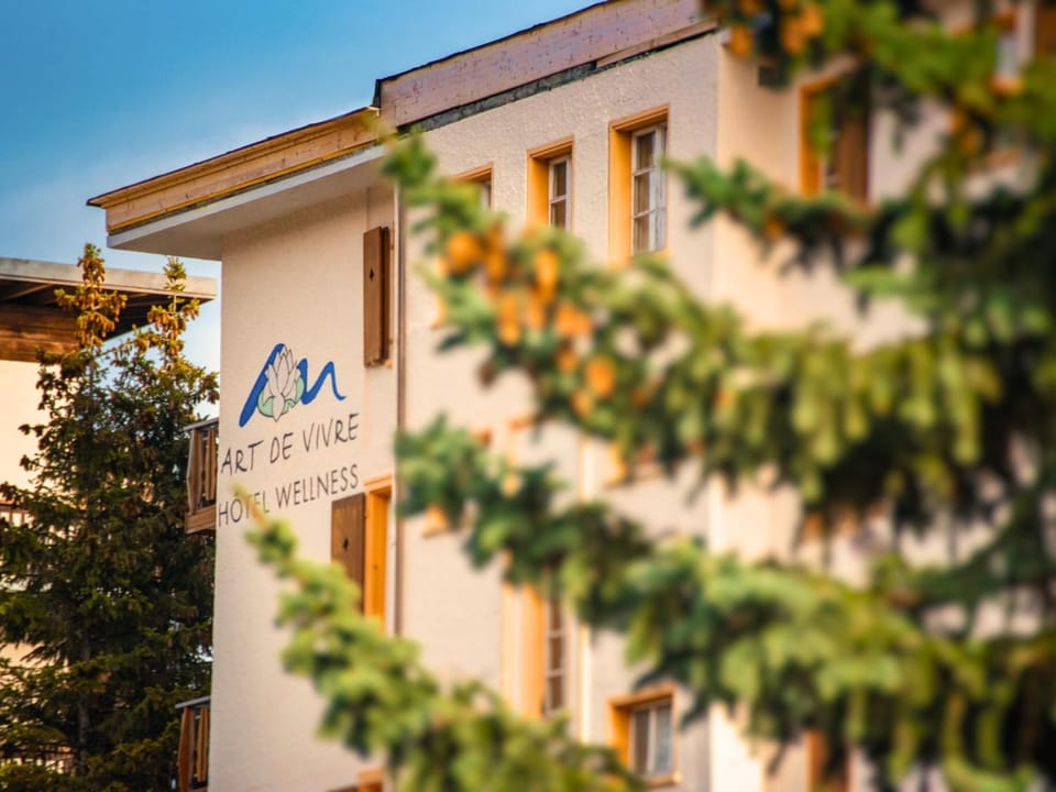 Property building, Day, Property logo or sign, Logo/Certificate/Sign