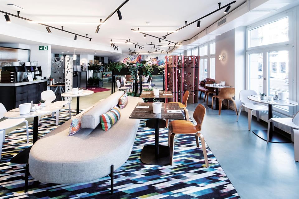 Restaurant/places to eat, Dining area, Breakfast