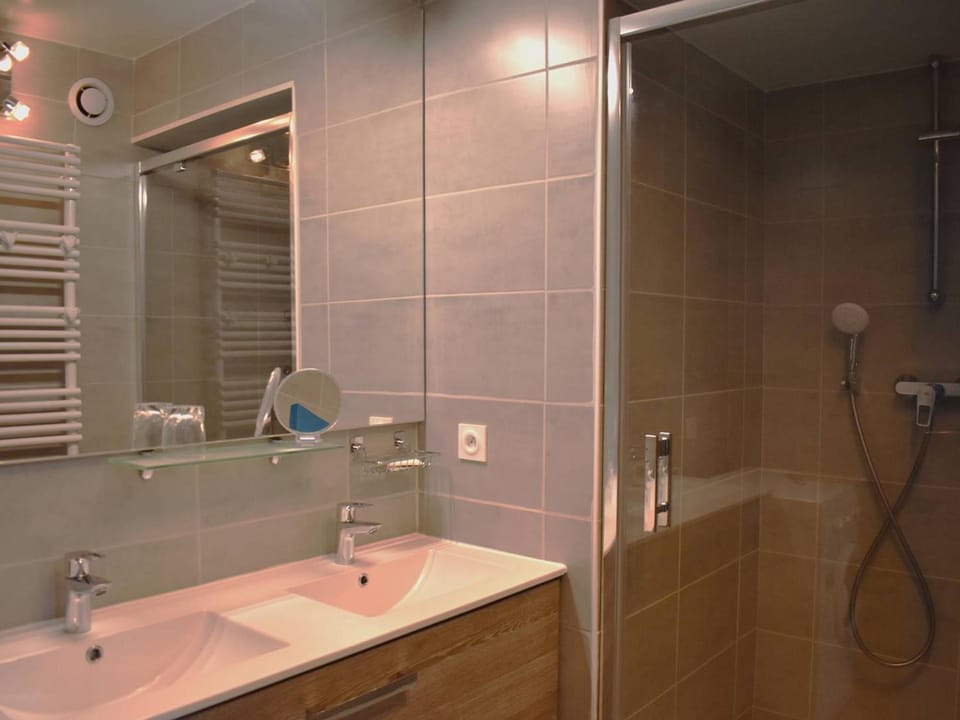 Spacieux 4 pièces rénové au centre de Font-Romeu - FR-1-580-28 Apartment in Bolquère