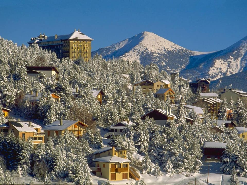 Charmant T2, 4 pers, cuisine équipée, parking, Font-Romeu - FR-1-580-41 Apartment in Bolquère
