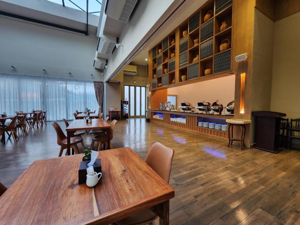 Restaurant/places to eat, Food and drinks, Banquet/Function facilities, Food, Breakfast