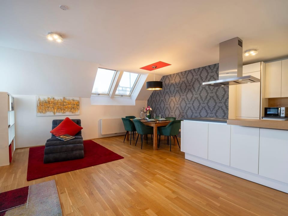 Seating area, Dining area, kitchen