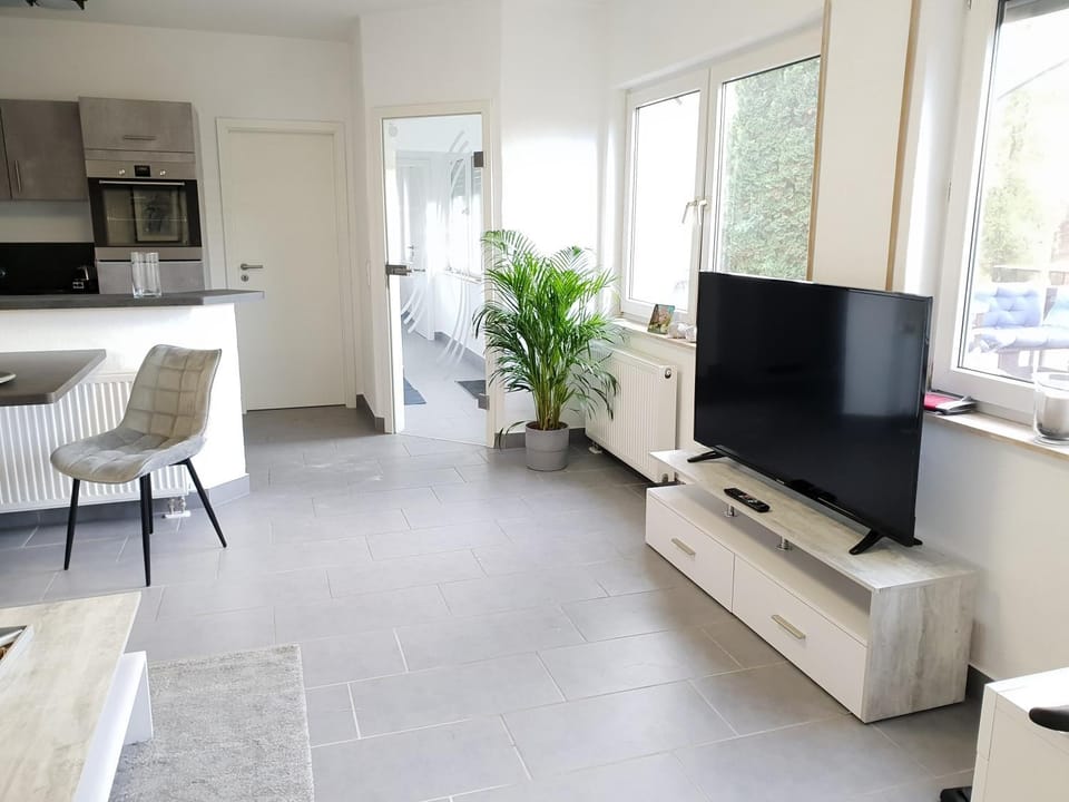 TV and multimedia, Kitchen or kitchenette, Living room