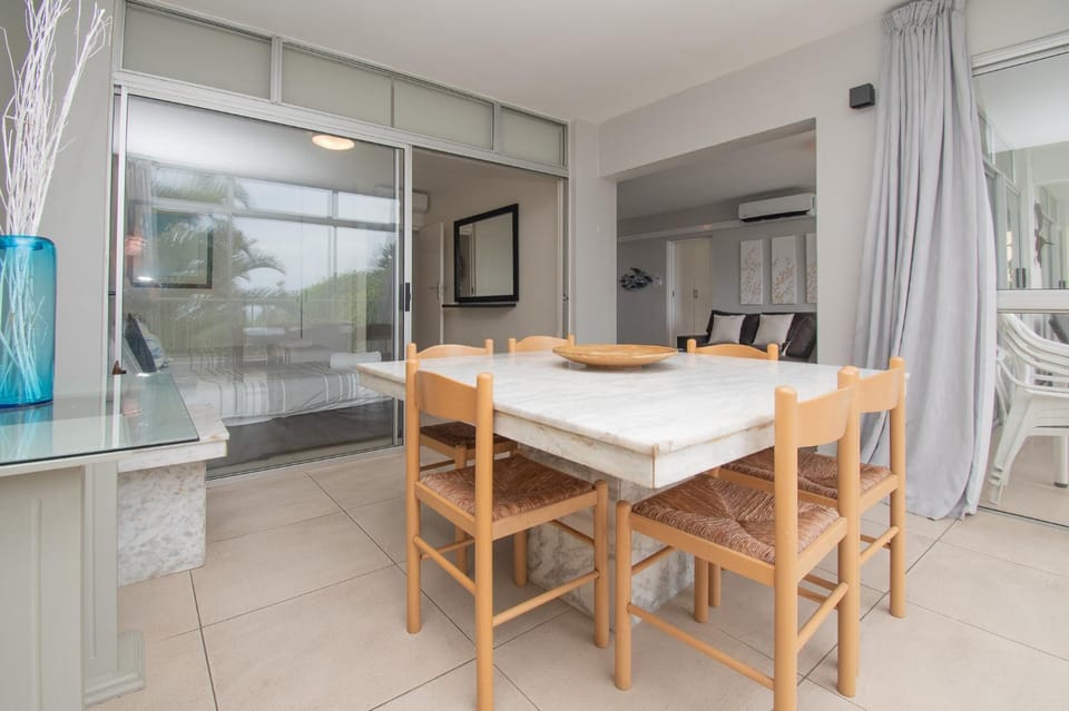 Patio, Kitchen or kitchenette, Dining area