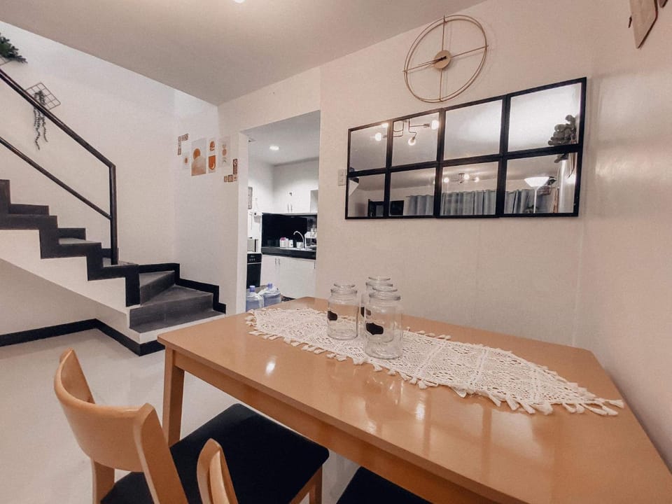 Seating area, Dining area