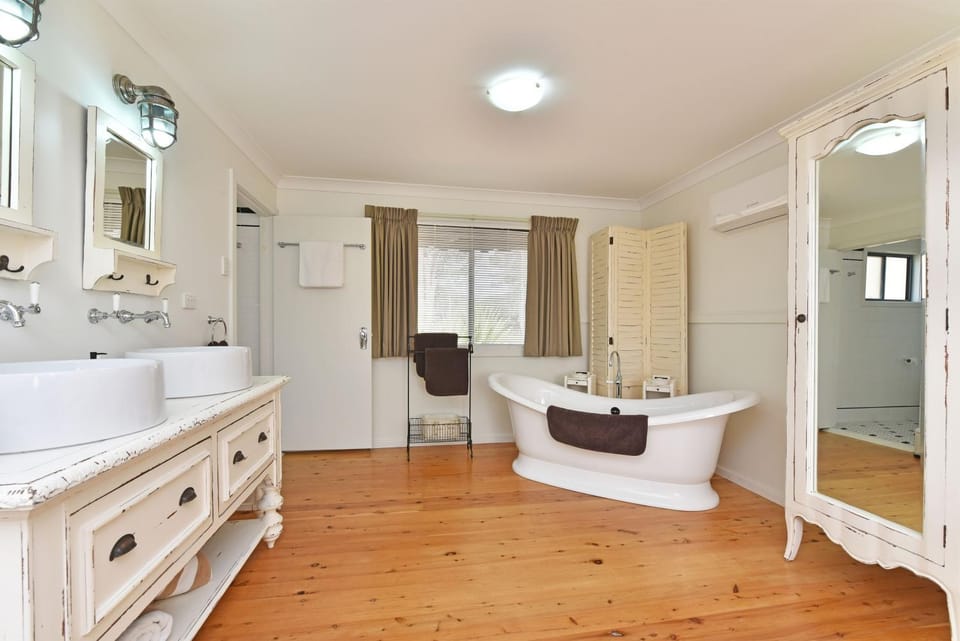 Olive Grove 3 1 Bedroom Villa with large Bath Villa in New South Wales