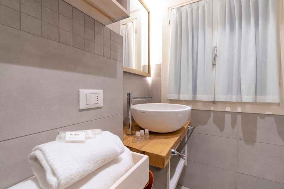 Bathroom, towels