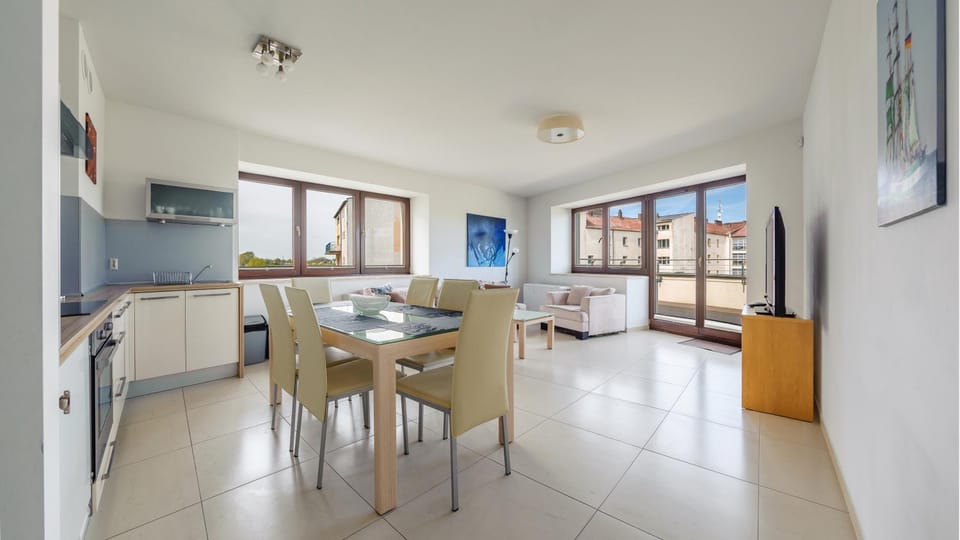 Kitchen or kitchenette, Living room, Seating area, oven