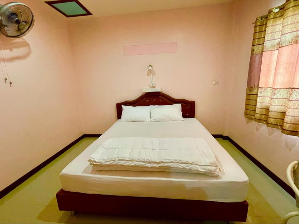 Bed, Photo of the whole room, Bedroom, towels, air conditioner