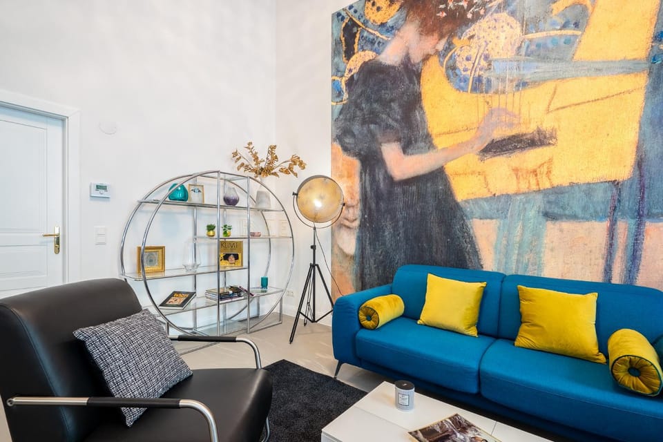 Living room, Photo of the whole room, Decorative detail, Seating area