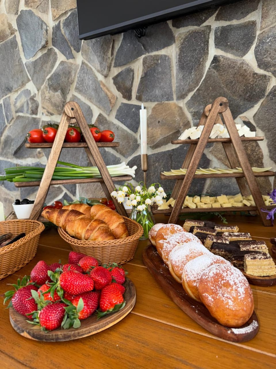 Pensiunea Maramures Guesthouse Bed and Breakfast in Romania