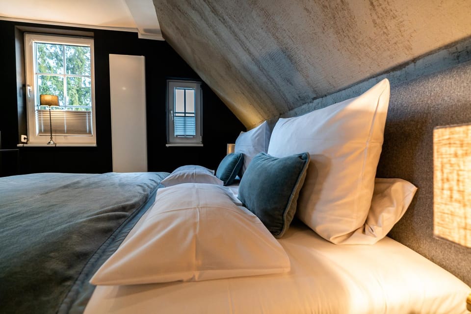 Bed, Living room, Photo of the whole room, Bedroom