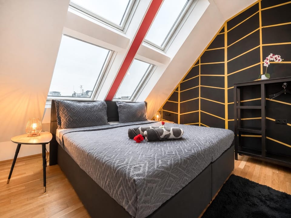 Bed, Photo of the whole room, towels
