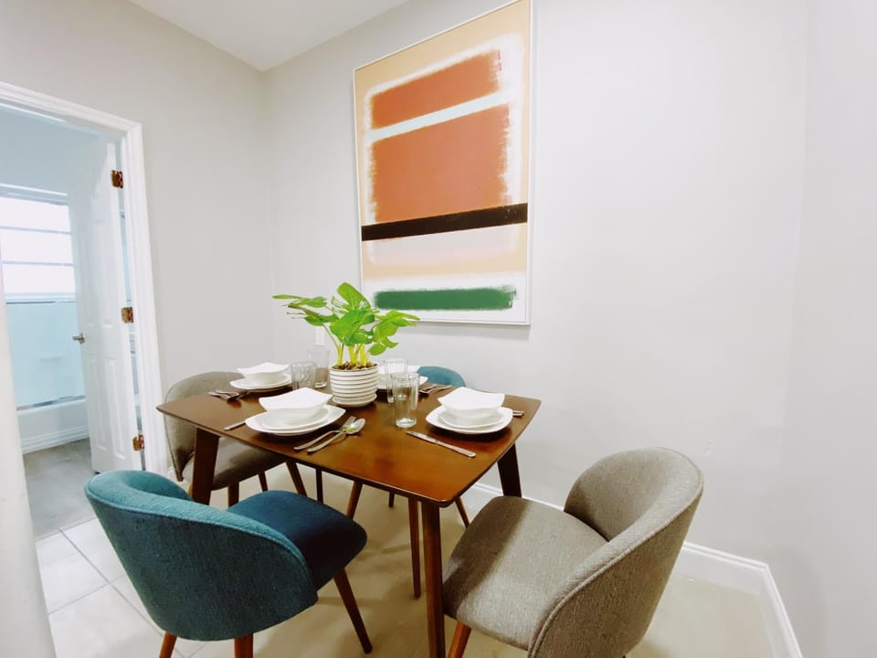 Seating area, Dining area