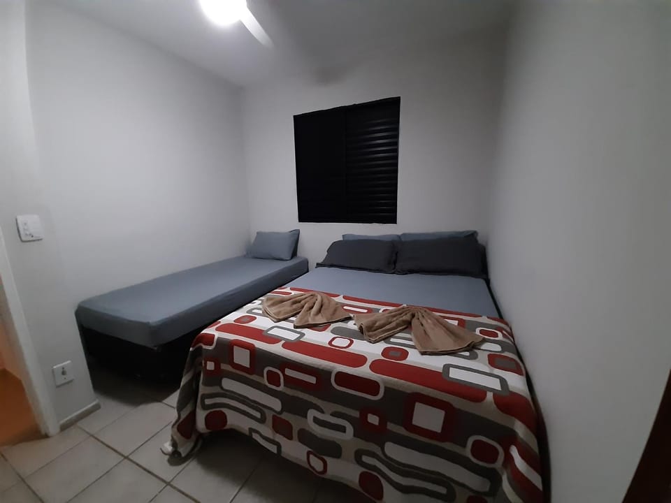 Silêncioso para dormir e pertinho da praia para curtir - LA04 Apartment in Bertioga