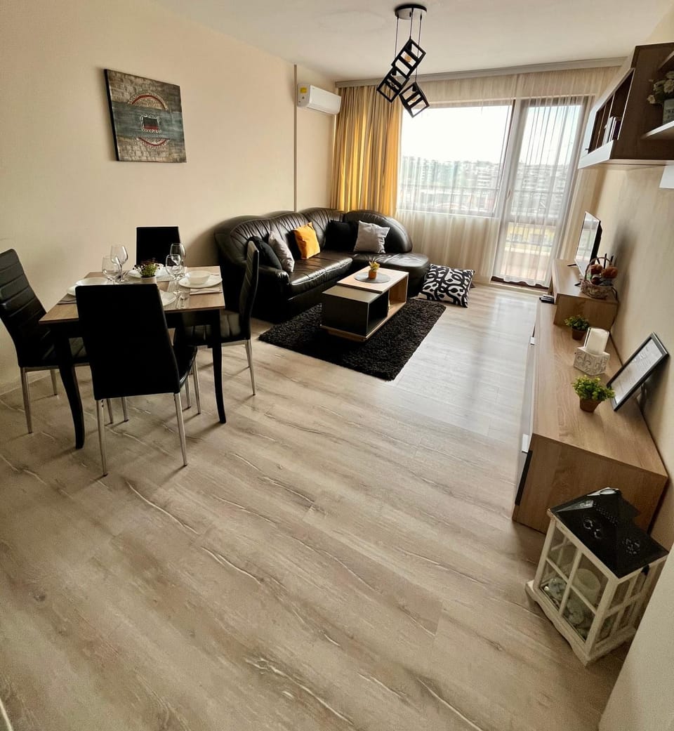 Happy Bears Place Apartment in Varna