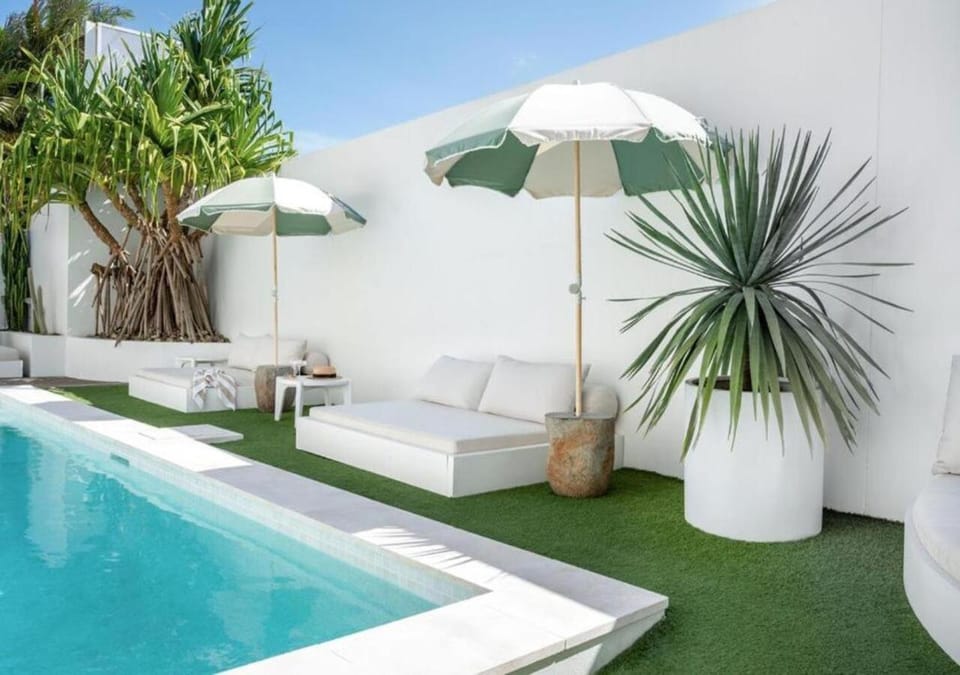 Swimming pool, sunbed