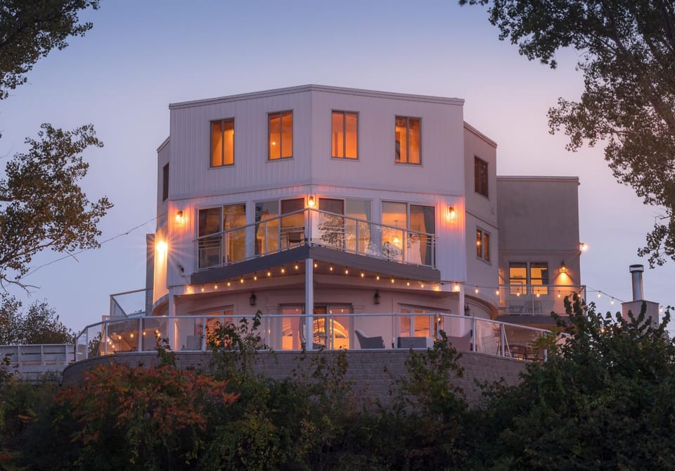 Property building, Facade/entrance, Balcony/Terrace, Sunset