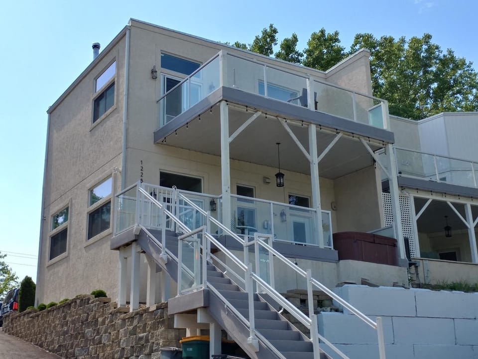 Property building, Facade/entrance, Balcony/Terrace