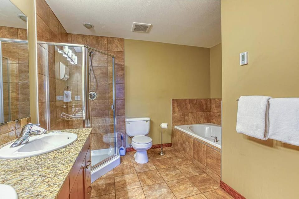 Rundle Rise - Spacious Condo Steps from Main Street House in Canmore