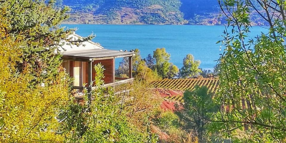 Studio 22 m2, terrasse vue montagne, dans propriété face au Lac du Salagou Apartment in Occitanie