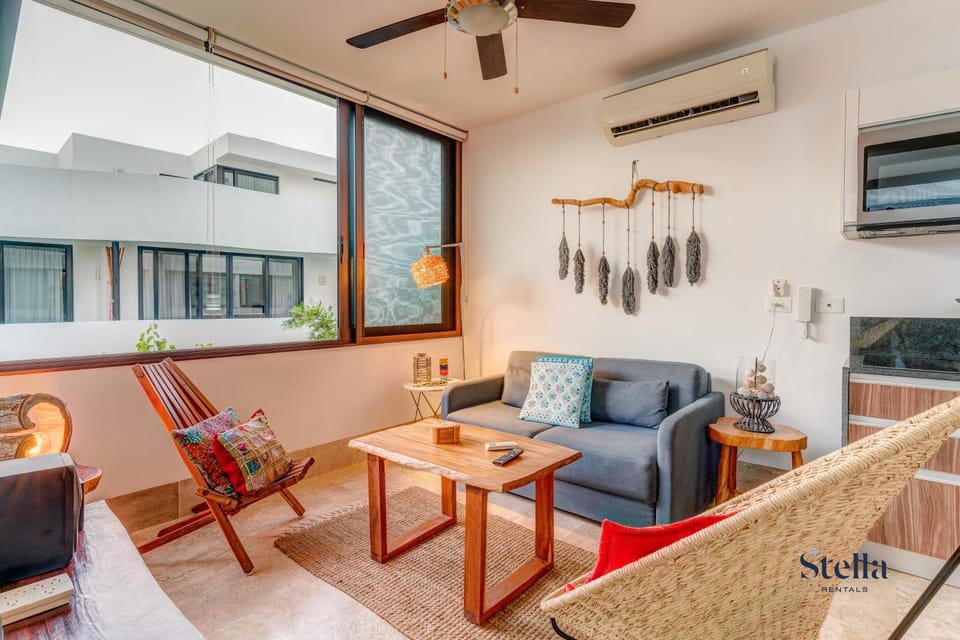 Living room, Seating area, air conditioner