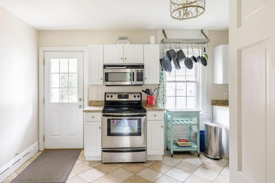 Kitchen or kitchenette, dishwasher, minibar, pet friendly, stove, toaster, washing machine, dryer