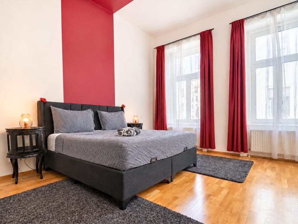 Bed, Photo of the whole room, Bedroom