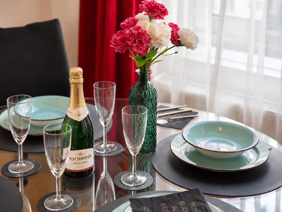 Food and drinks, Dining area, Drinks, Alcoholic drinks