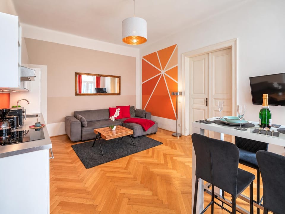 TV and multimedia, Kitchen or kitchenette, Living room, Seating area, Dining area, stove
