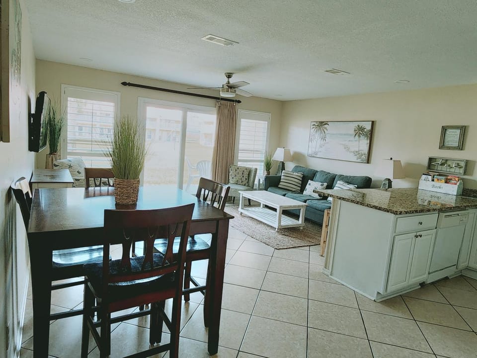 9 B, One Bedroom Condo House in Miramar Beach