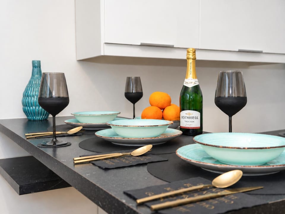 Food and drinks, Dining area, Food, Drinks, Alcoholic drinks