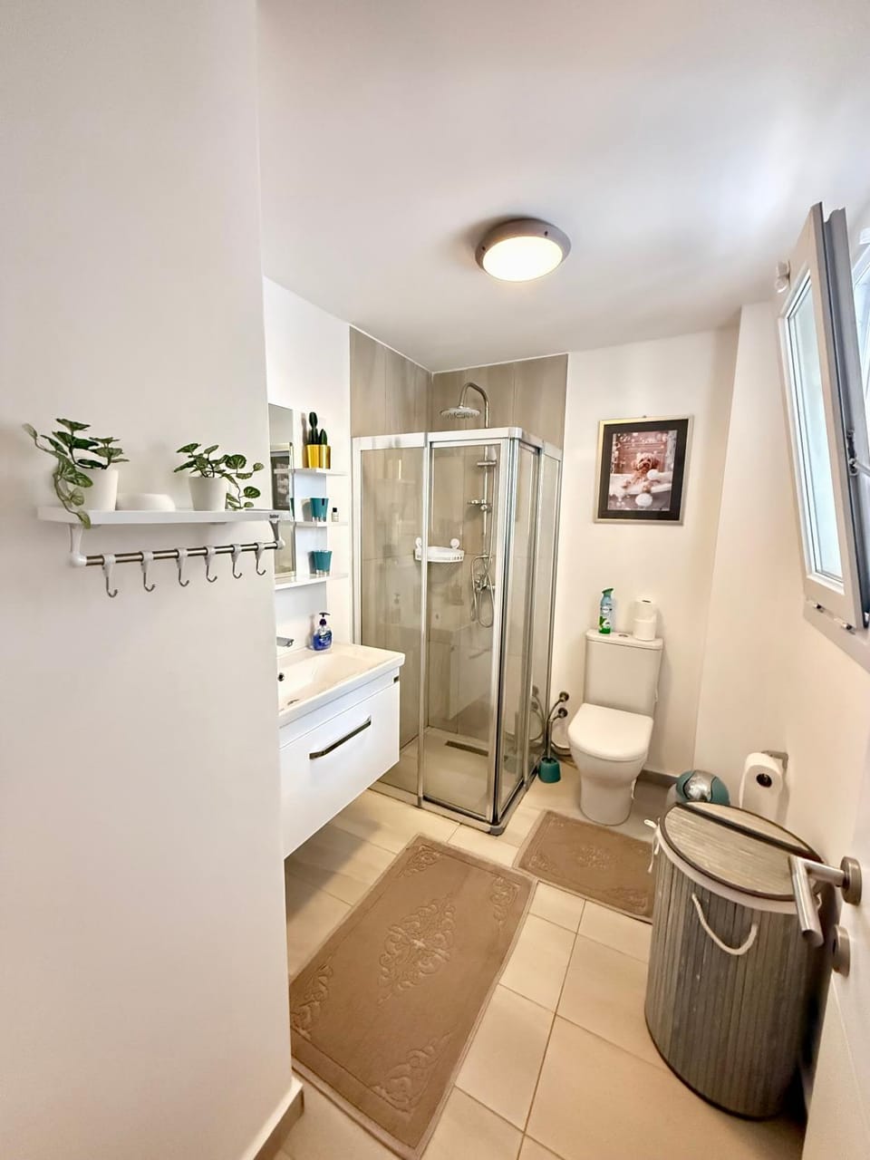 Shower, Toilet, Bathroom, towels