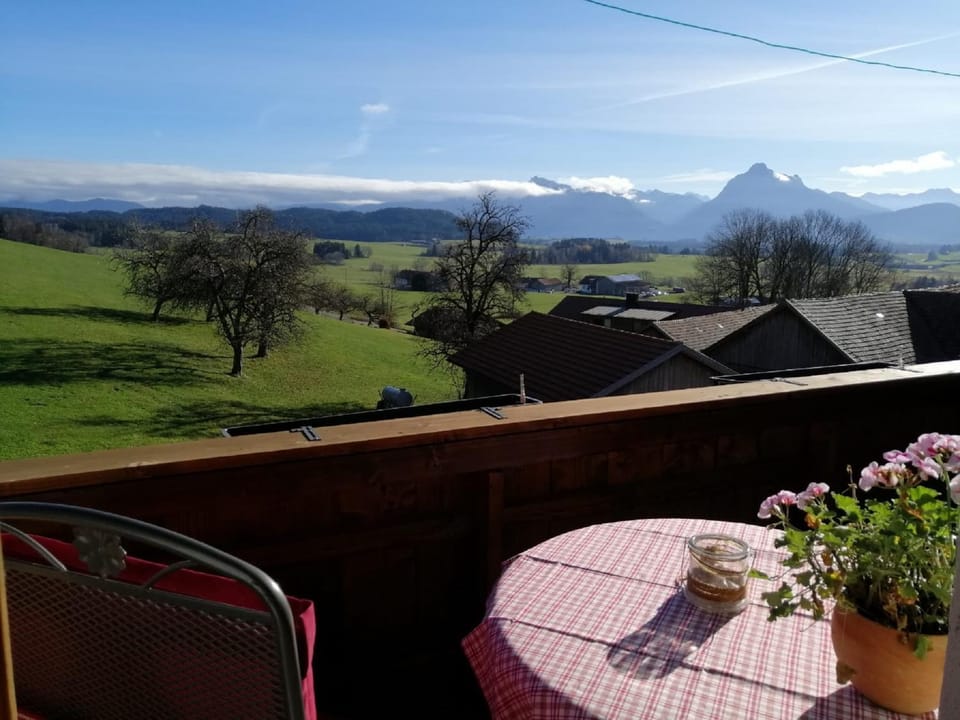 Balcony/Terrace, Mountain view
