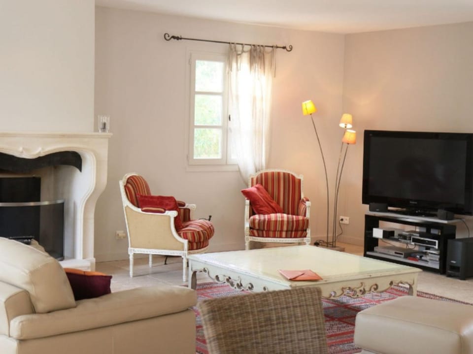 Communal lounge/ TV room, TV and multimedia, Living room, Seating area