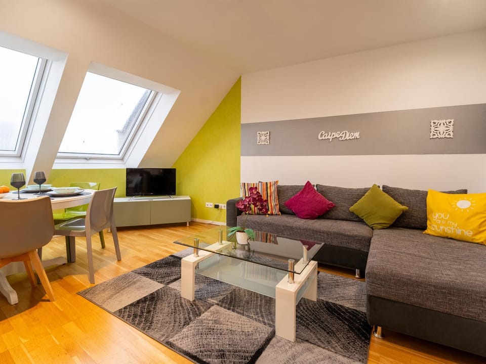 TV and multimedia, Living room, Seating area