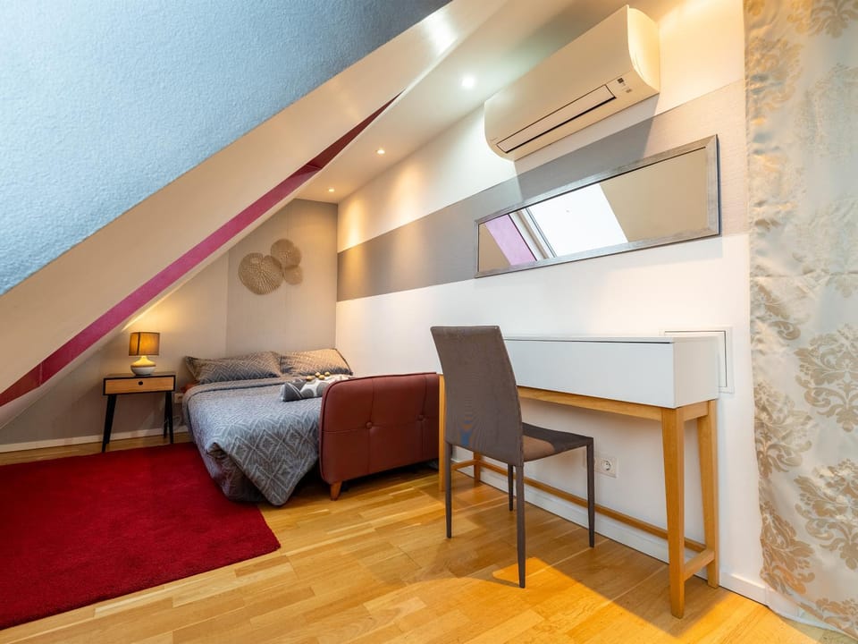 Bed, Balcony/Terrace, Bedroom, air conditioner
