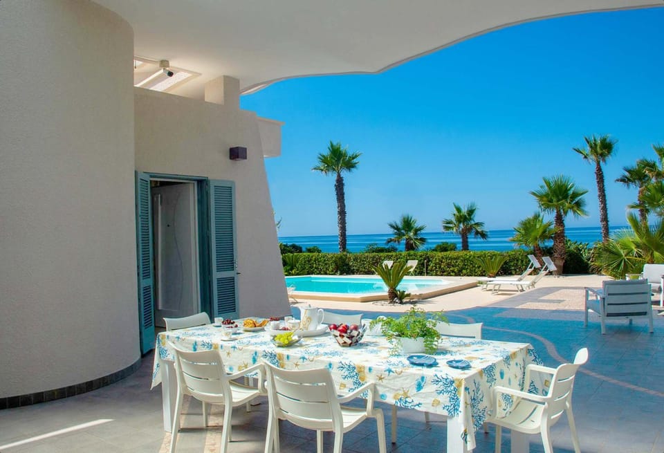 Natural landscape, View (from property/room), Seating area, Dining area, Pool view, Sea view, sunbed