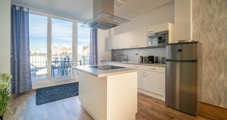 Kitchen or kitchenette, Dining area, dishwasher, oven