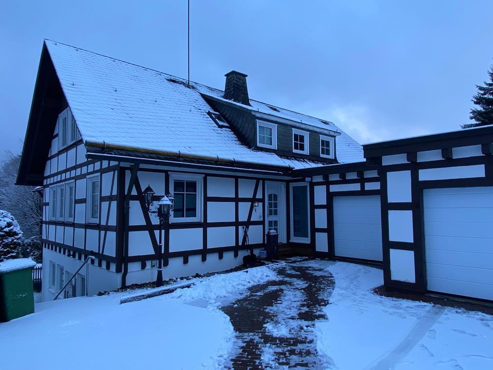 Property building, Facade/entrance, Winter