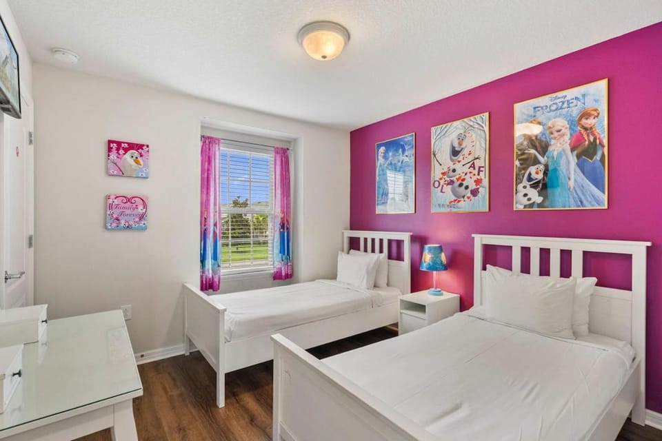 Resort Townhome wPRIVATE Pool & BBQ, near Disney House in Osceola County