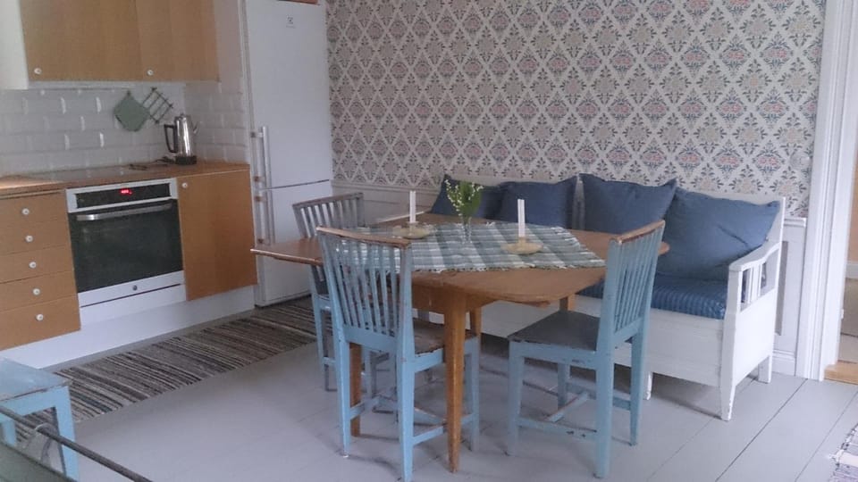 Kitchen or kitchenette, Dining area, pet friendly, stove