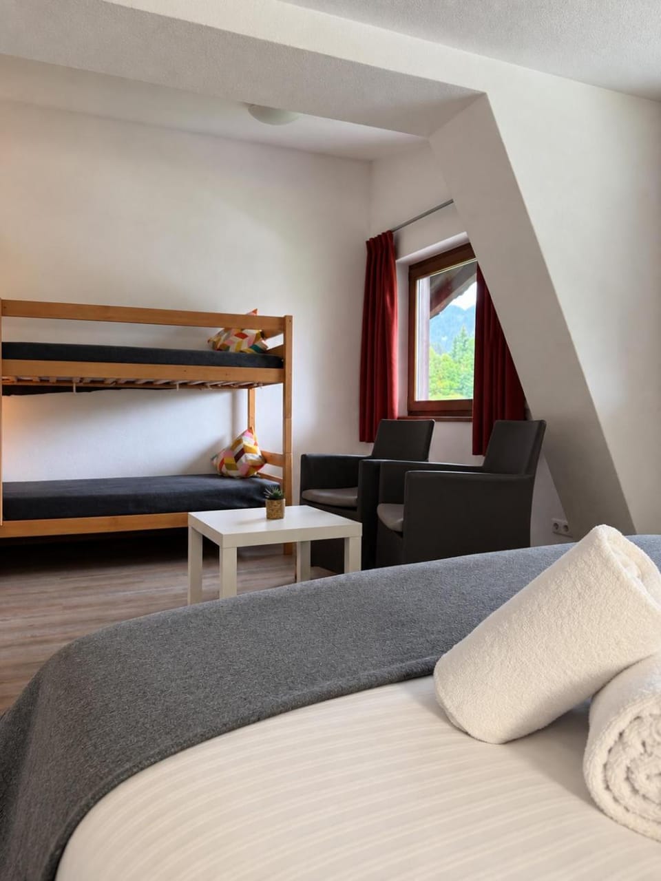 Photo of the whole room, Bedroom, bunk bed