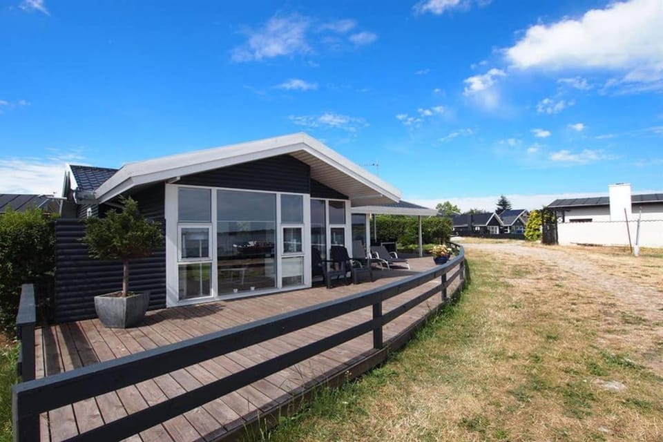 Eksklusiv sommerhus beliggende i vandkanten House in Region of Southern Denmark