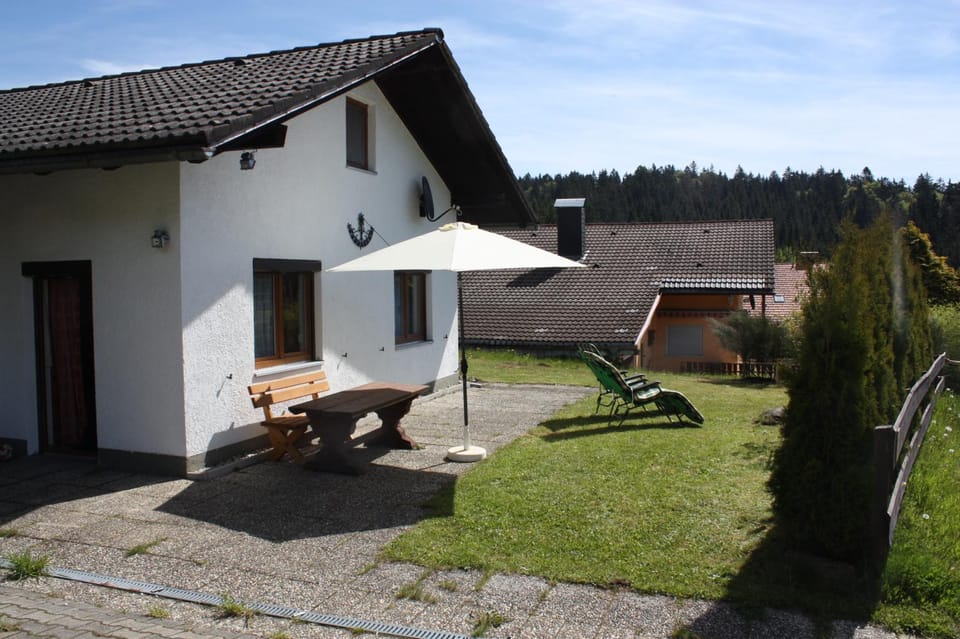 Property building, Garden, Balcony/Terrace