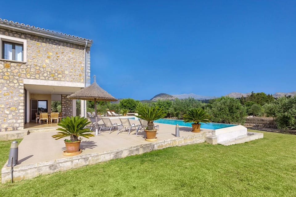 Property building, Patio, Day, Natural landscape, Garden, Garden view, Pool view, Swimming pool, sunbed